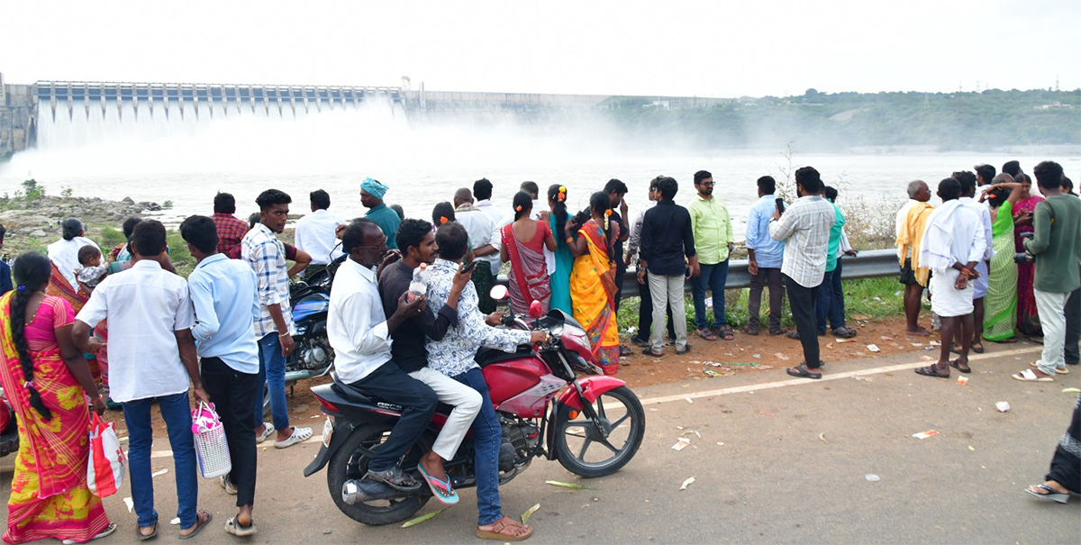 nagarjuna_20sagar_20dam_20gates_20open__20_283_29.jpg 3