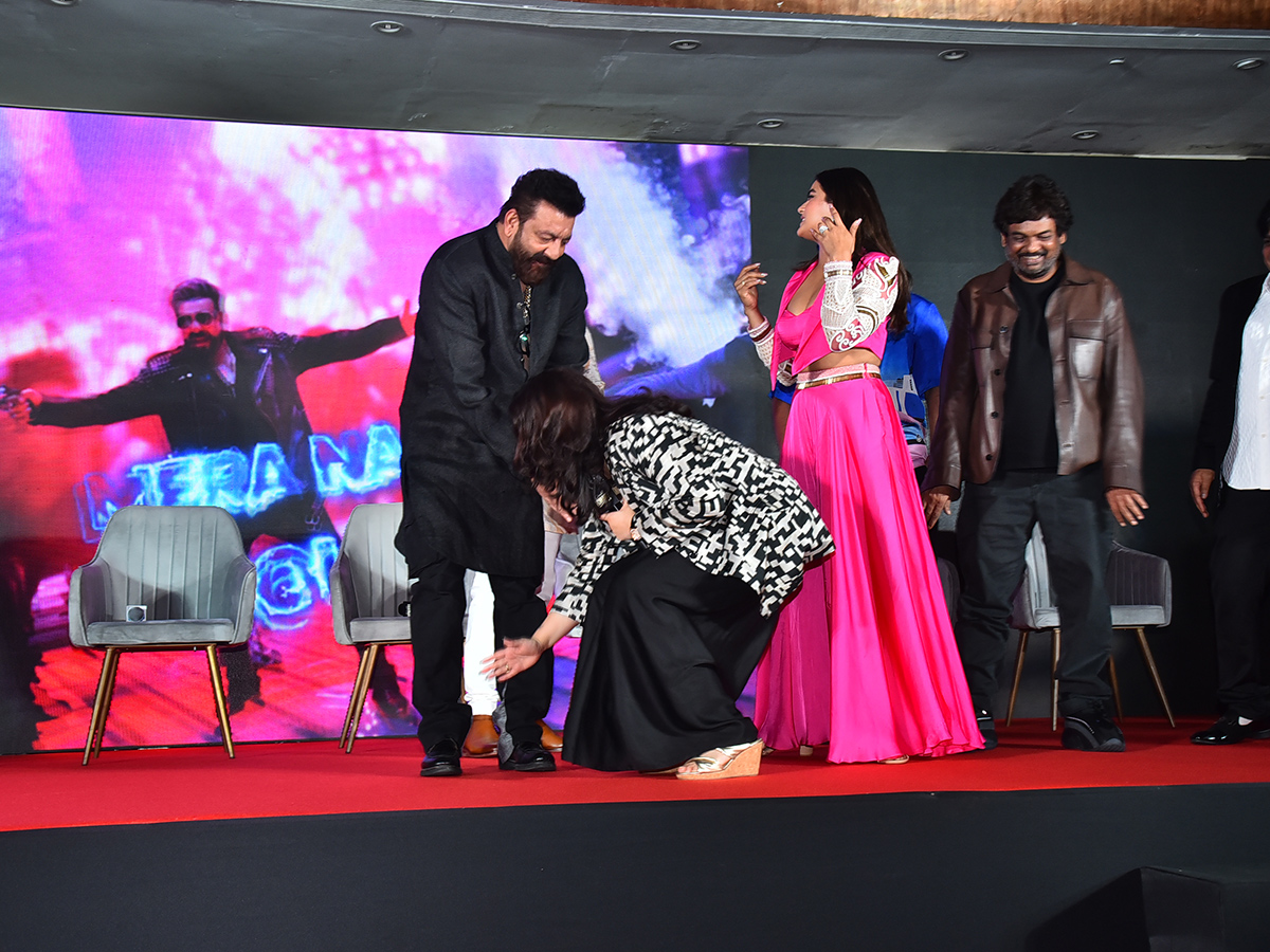 Double_20Ismart_20team_20gears_20up_20for_20exciting_20promotional_20events_20in_20Mumbai__20_2812_29.jpg 12