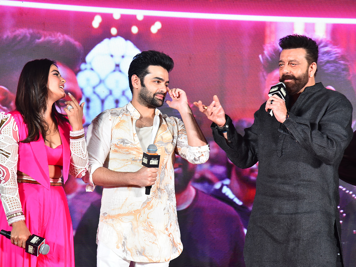 Double_20Ismart_20team_20gears_20up_20for_20exciting_20promotional_20events_20in_20Mumbai__20_2818_29.jpg 18