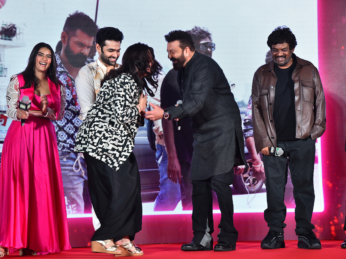 Double_20Ismart_20team_20gears_20up_20for_20exciting_20promotional_20events_20in_20Mumbai__20_2819_29.jpg 19