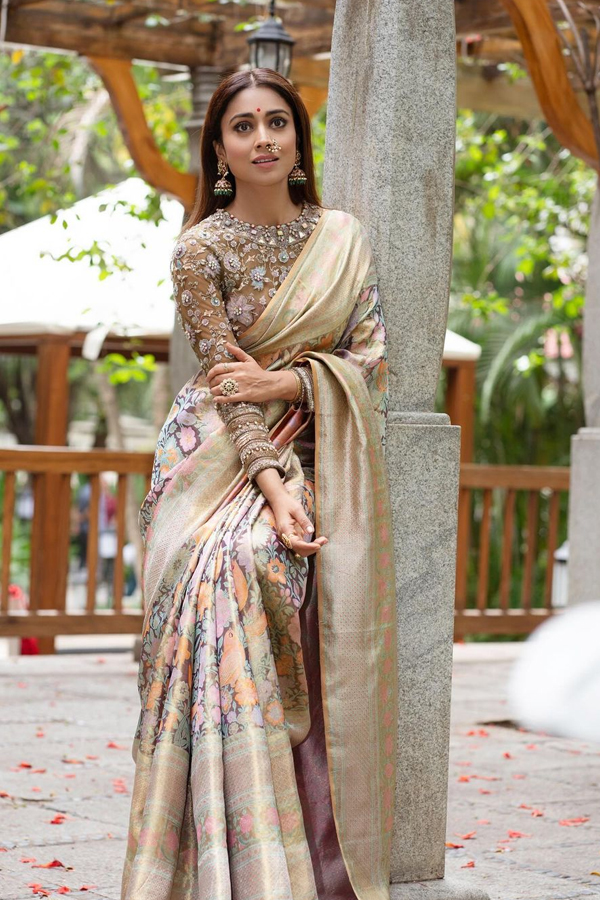 Shriya-Saran-10.jpg 11