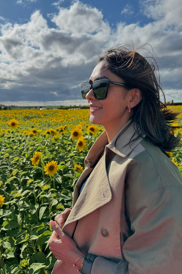 Mrunal-Thakur-1.jpg 2