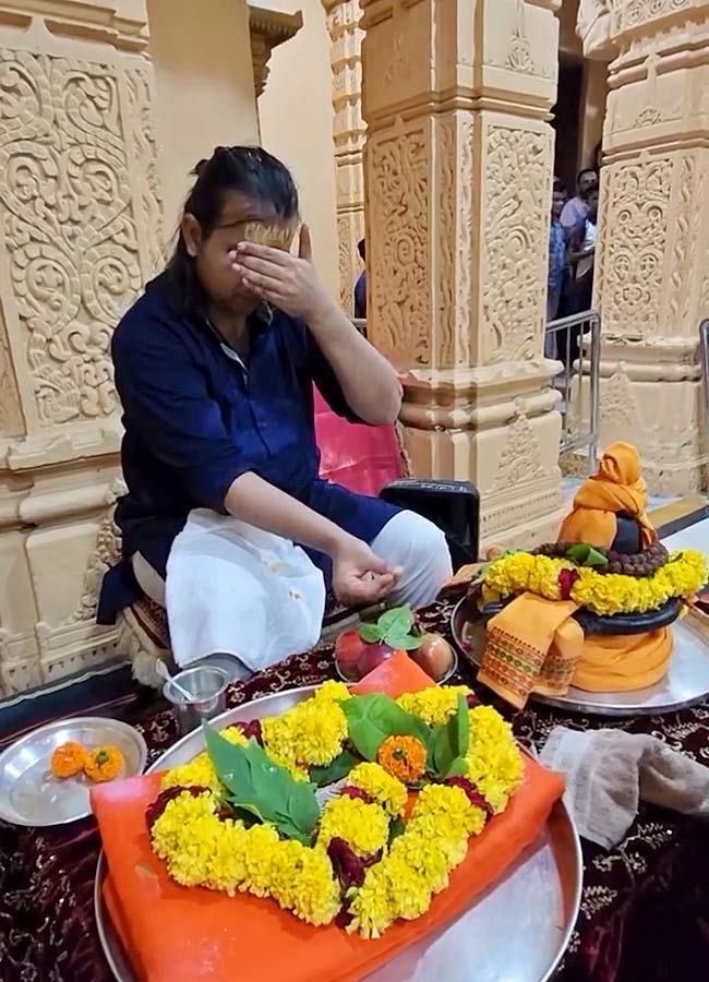 Ola_20CEO_20Bhavish_20Aggarwal_20At_20Somnath_20Temple_20Photos_5.jpg 5