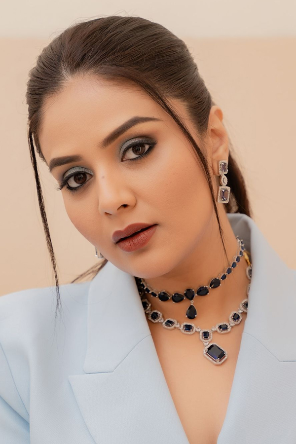 Sreemukhi-11.jpg 12