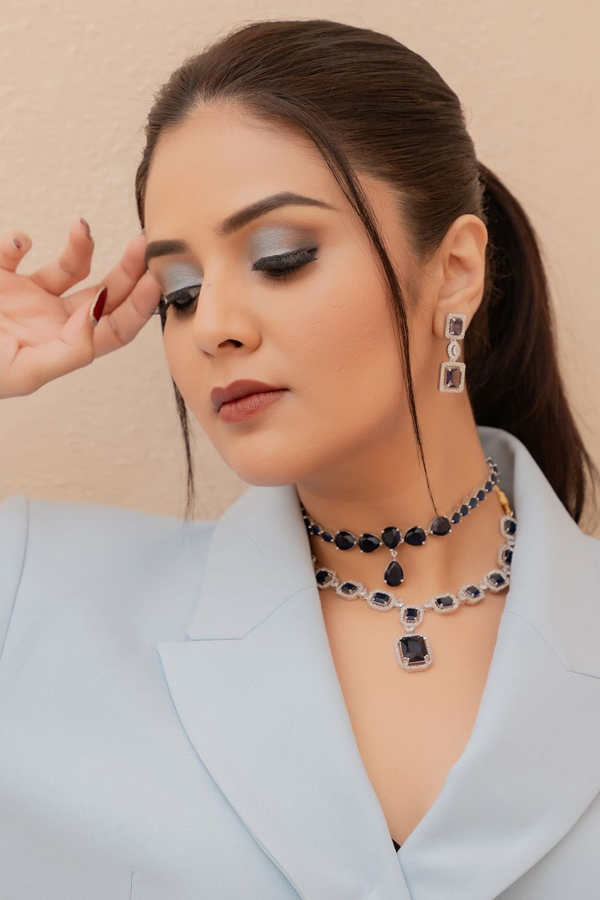 Sreemukhi-13.jpg 14