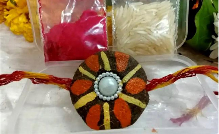 rakhi.jpg