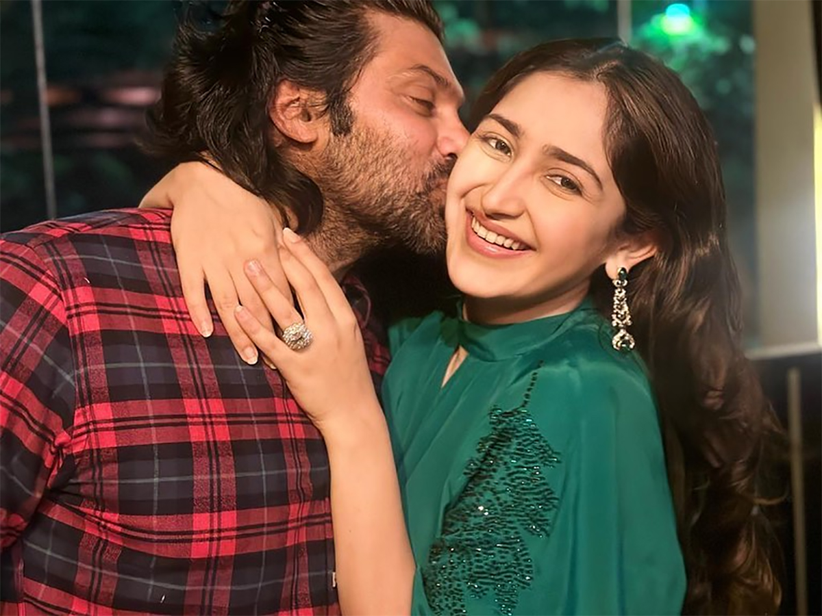 Actress_20sayyeshaa_20saigal_20birthday_20special_20photos_1.jpg 1
