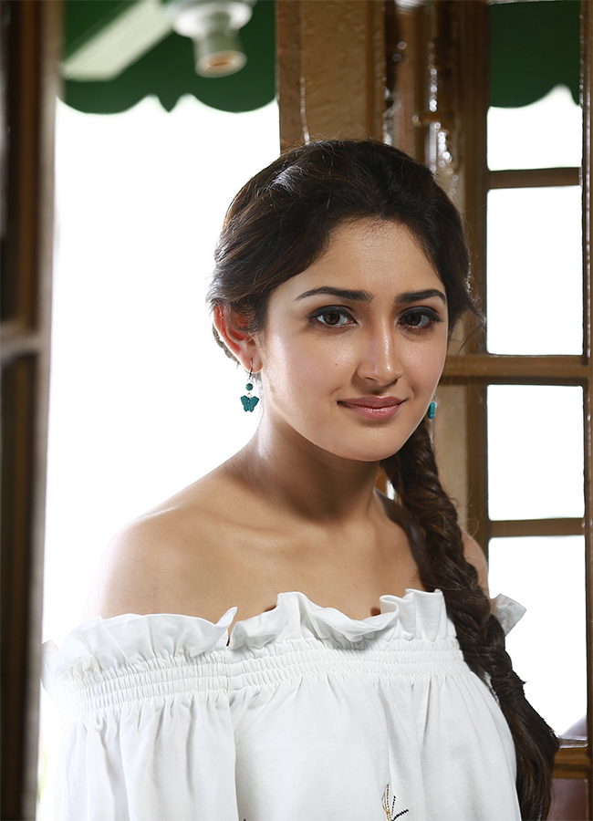 Actress_20sayyeshaa_20saigal_20birthday_20special_20photos_10.jpg 10