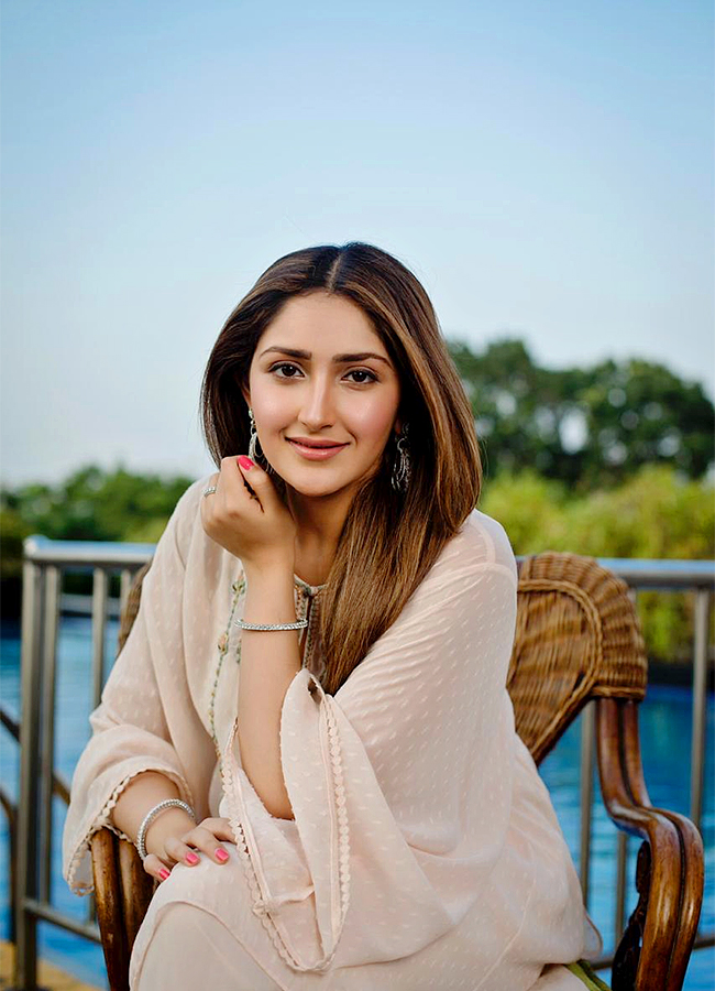 Actress_20sayyeshaa_20saigal_20birthday_20special_20photos_13.jpg 13
