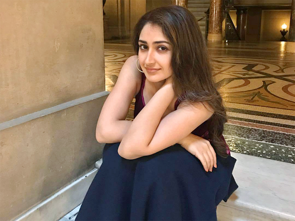 Actress_20sayyeshaa_20saigal_20birthday_20special_20photos_4.jpg 4