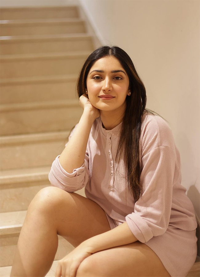 Actress_20sayyeshaa_20saigal_20birthday_20special_20photos_8.jpg 8