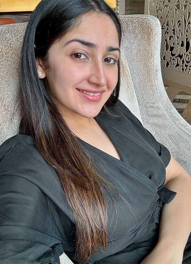 Actress_20sayyeshaa_20saigal_20birthday_20special_20photos_9.jpg 9