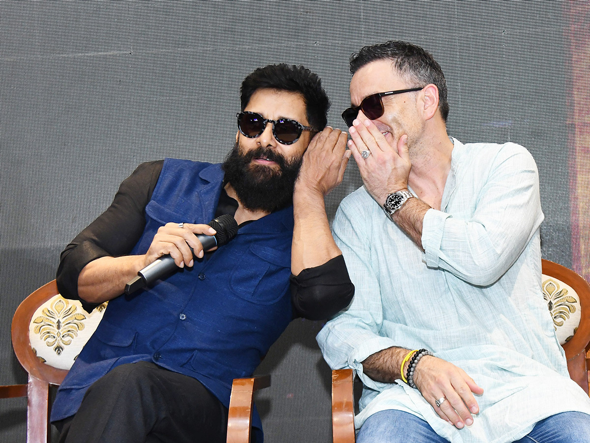 Hero_20Chiyaan_20Vikram_20in_20Vijayawada_20Photos_2.jpg 2