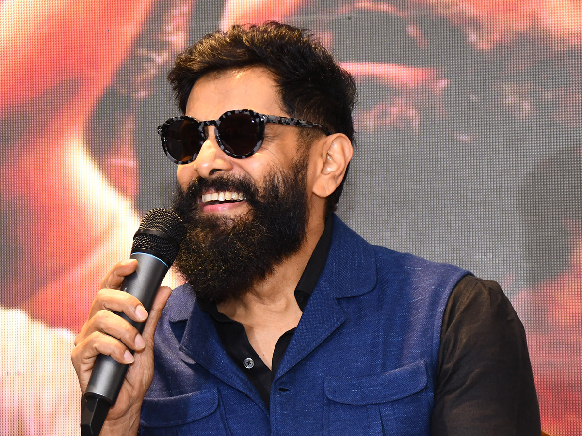 Hero_20Chiyaan_20Vikram_20in_20Vijayawada_20Photos_5.jpg 5