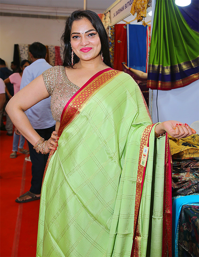 Silk_20of_20India_20Handloom_20Expo_202024_20Ashwini_20Sree__20_285_29.jpg 5