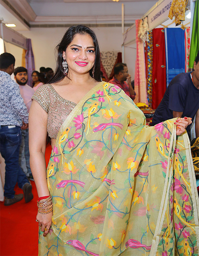 Silk_20of_20India_20Handloom_20Expo_202024_20Ashwini_20Sree__20_286_29.jpg 6