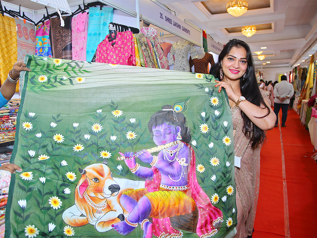Silk_20of_20India_20Handloom_20Expo_202024_20Ashwini_20Sree__20_287_29.jpg 7