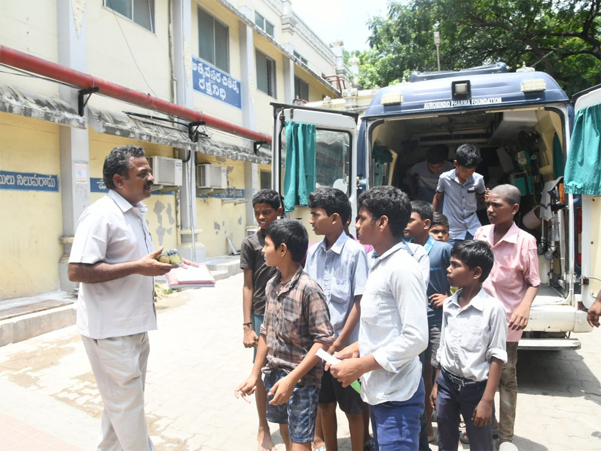 Tirupati_20_20Food_20poisoning_20in_20BC_20hostel_20makes_20students_11.jpg 10