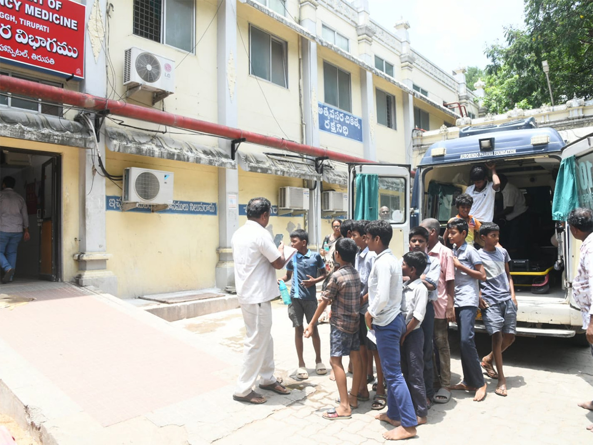 Tirupati_20_20Food_20poisoning_20in_20BC_20hostel_20makes_20students_12.jpg 11