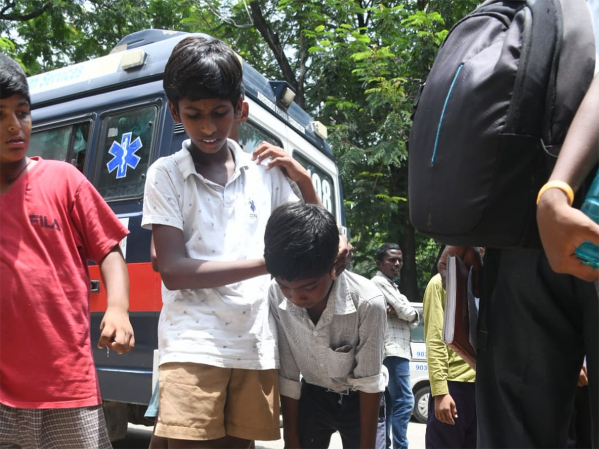 Tirupati_20_20Food_20poisoning_20in_20BC_20hostel_20makes_20students_3.jpg 3