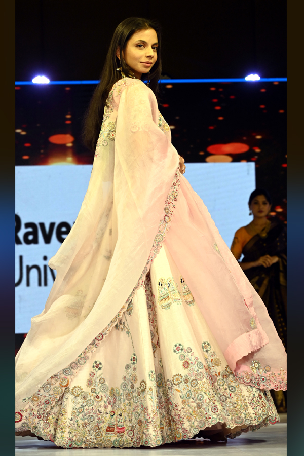 Fashion-16.jpg 17