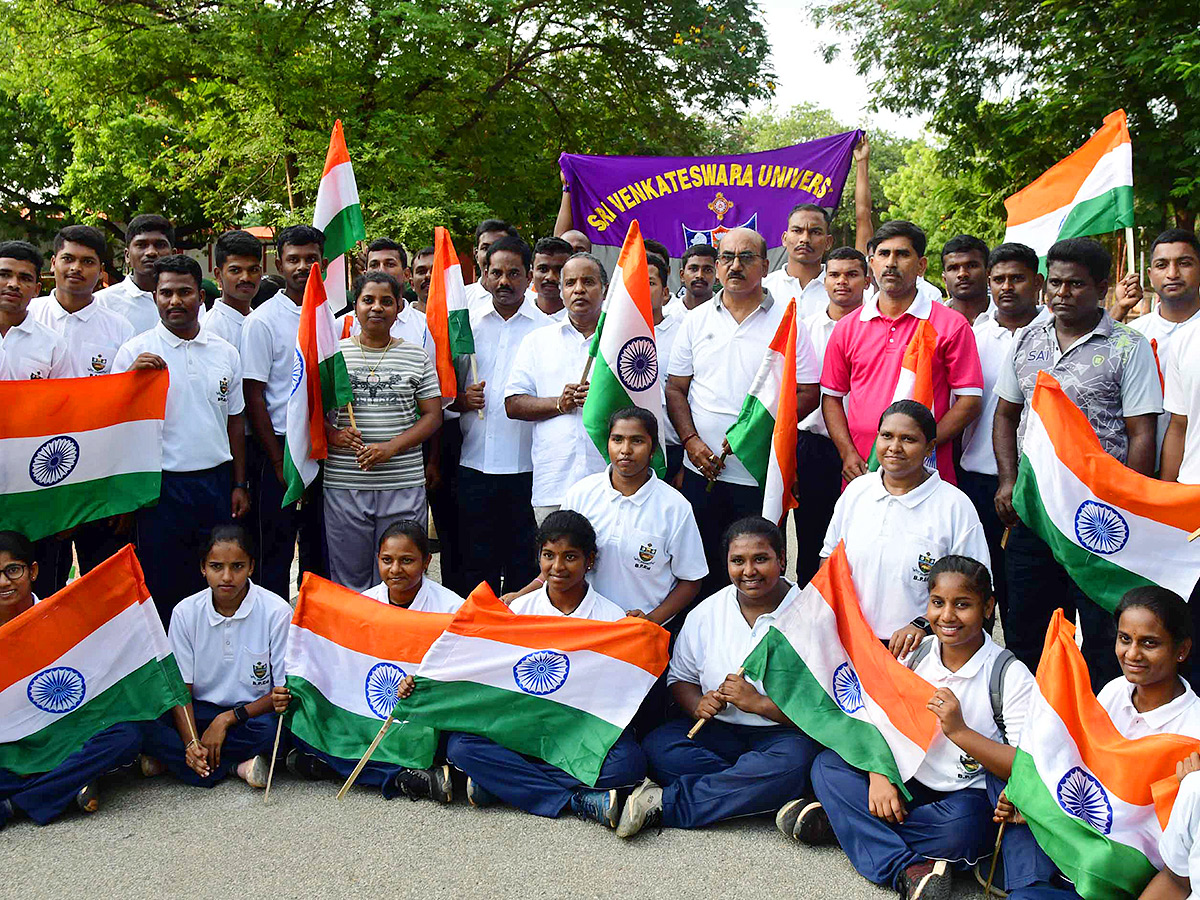 Har_20Ghar_20tiranga_20photos__20_2815_29.jpg 15