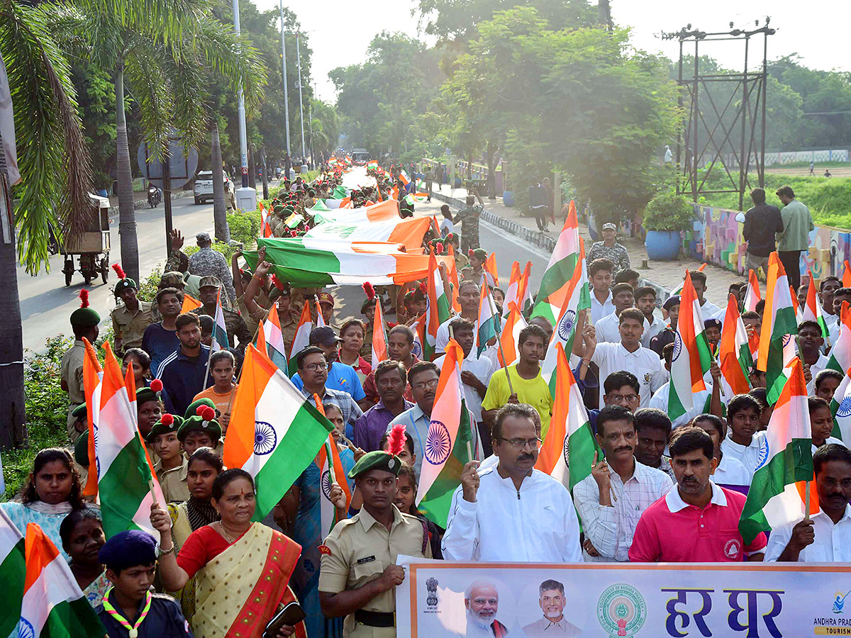 Har_20Ghar_20tiranga_20photos__20_2821_29.jpg 21