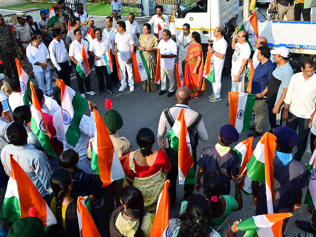 Har_20Ghar_20tiranga_20photos__20_2823_29.jpg 23