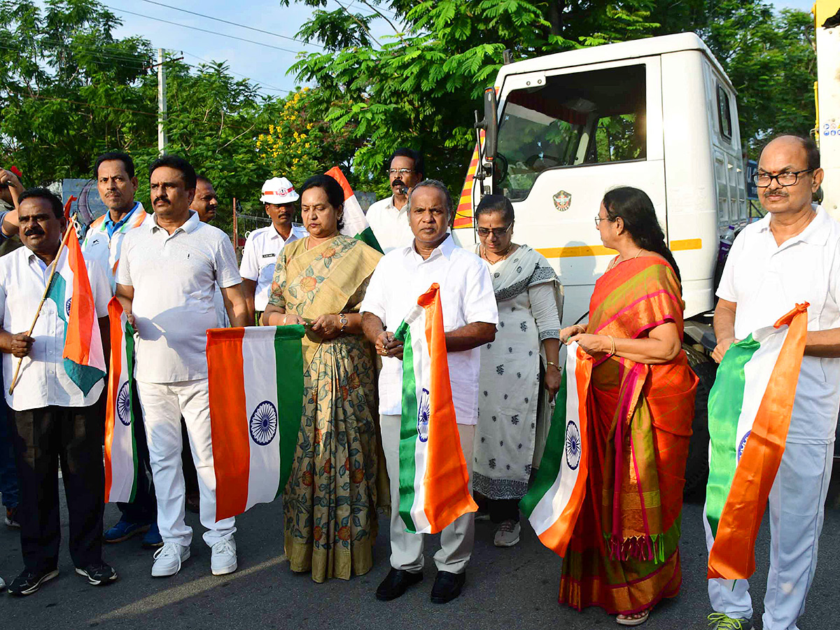 Har_20Ghar_20tiranga_20photos__20_2824_29.jpg 24