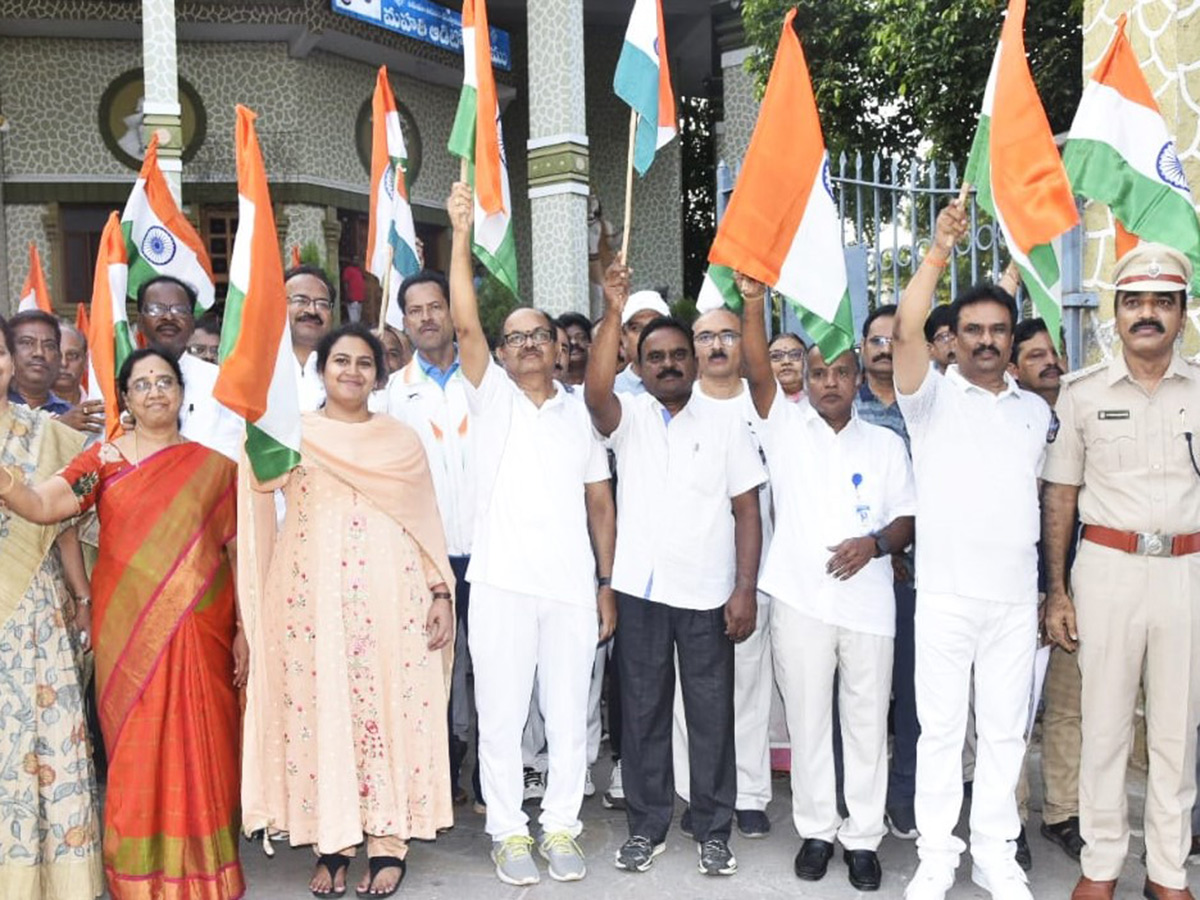 Har_20Ghar_20tiranga_20photos__20_2825_29.jpg 25