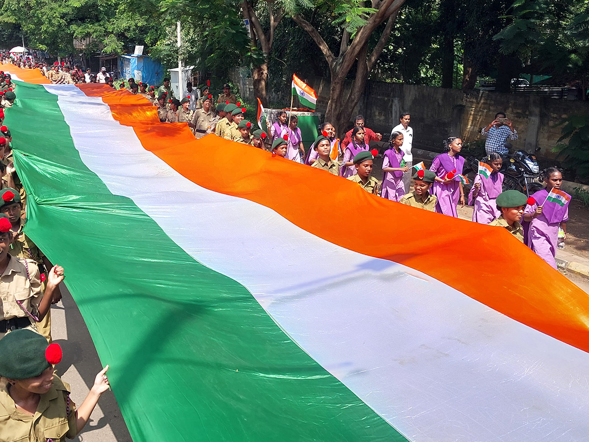 Har_20Ghar_20tiranga_20photos__20_2829_29.jpg 29