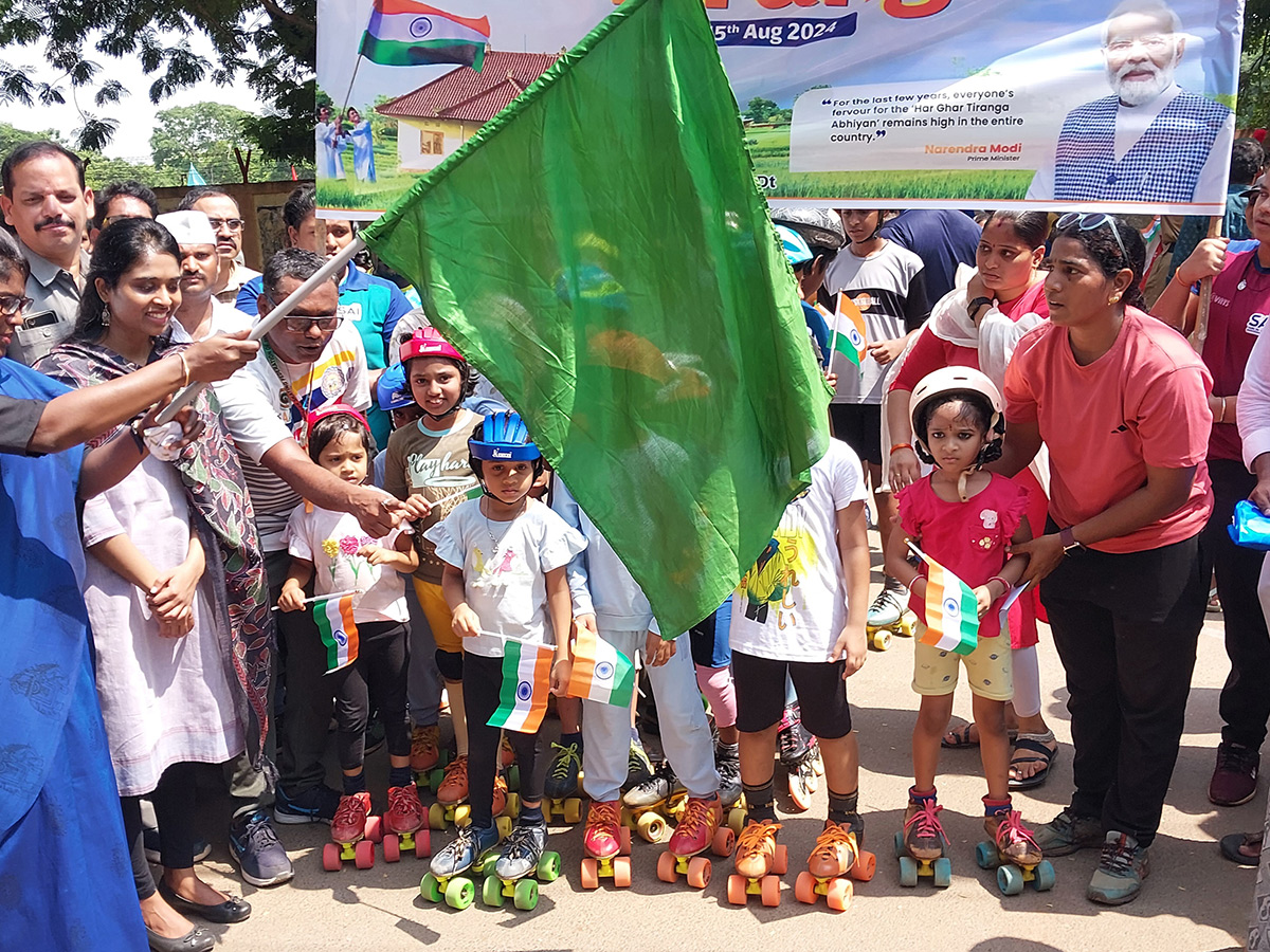 Har_20Ghar_20tiranga_20photos__20_2832_29.jpg 32
