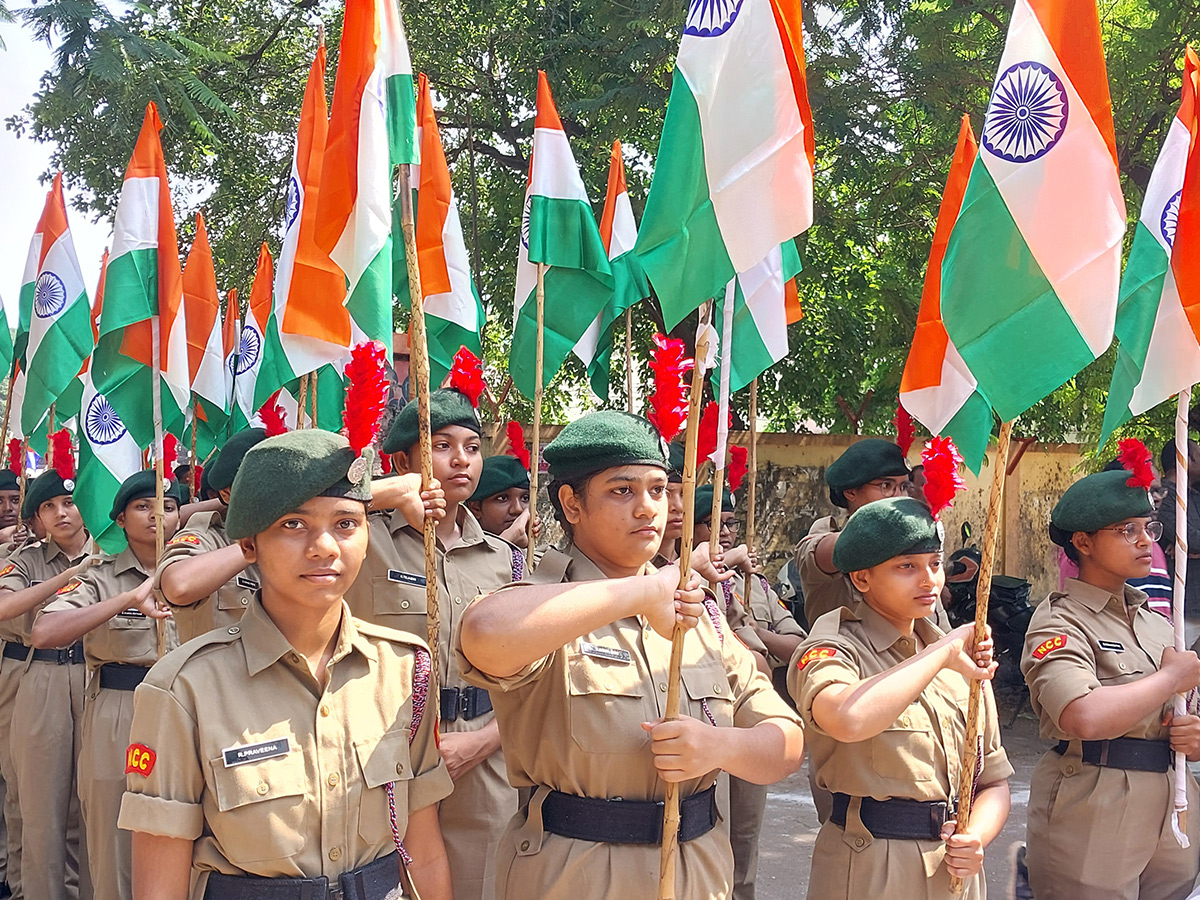 Har_20Ghar_20tiranga_20photos__20_2835_29.jpg 35