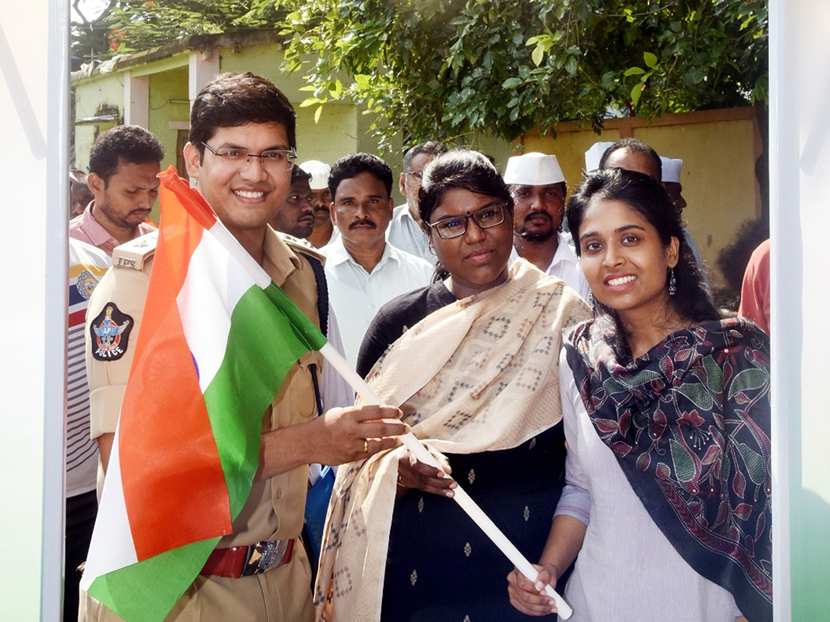 Har_20Ghar_20tiranga_20photos__20_2836_29.jpg 36