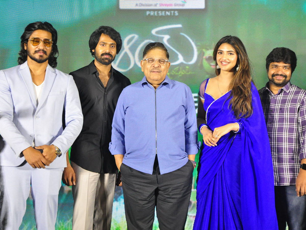 AAY_20Movie_20Pre_20Release_20Event_20Photos_16.jpg 15
