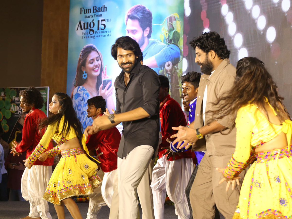 AAY_20Movie_20Pre_20Release_20Event_20Photos_7.jpg 6