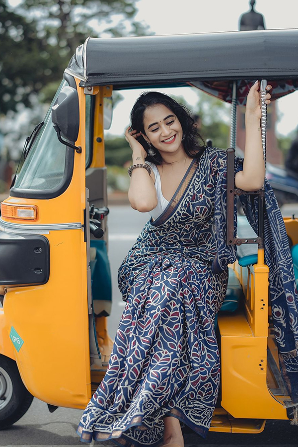 Deepthi-Sunaina-1.jpg 2