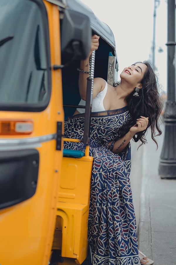 Deepthi-Sunaina-10.jpg 11