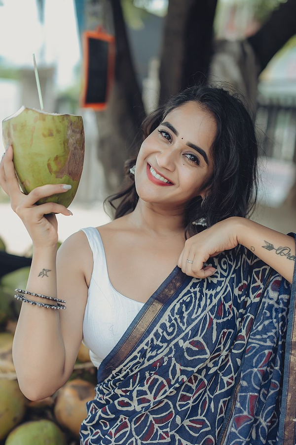 Deepthi-Sunaina-15.jpg 16