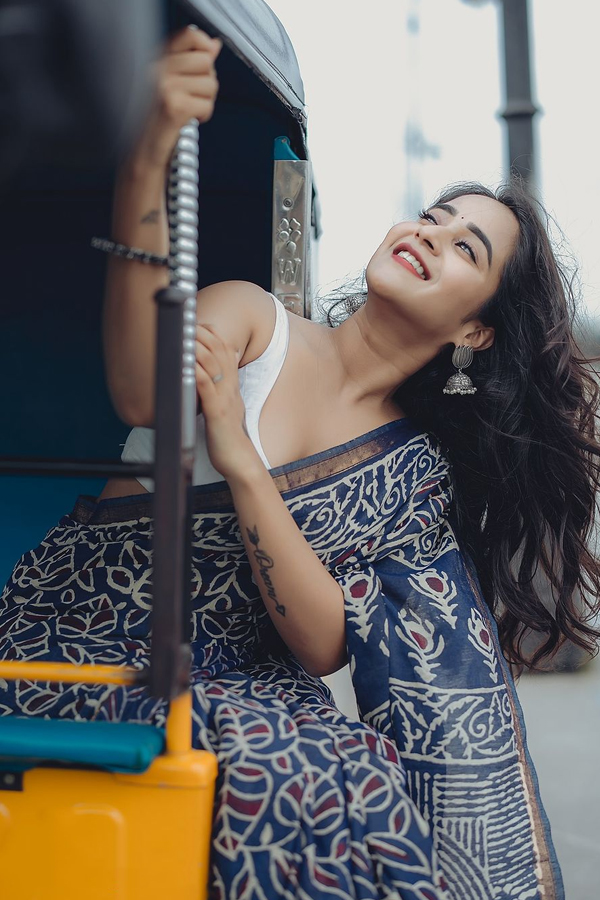 Deepthi-Sunaina-6.jpg 7