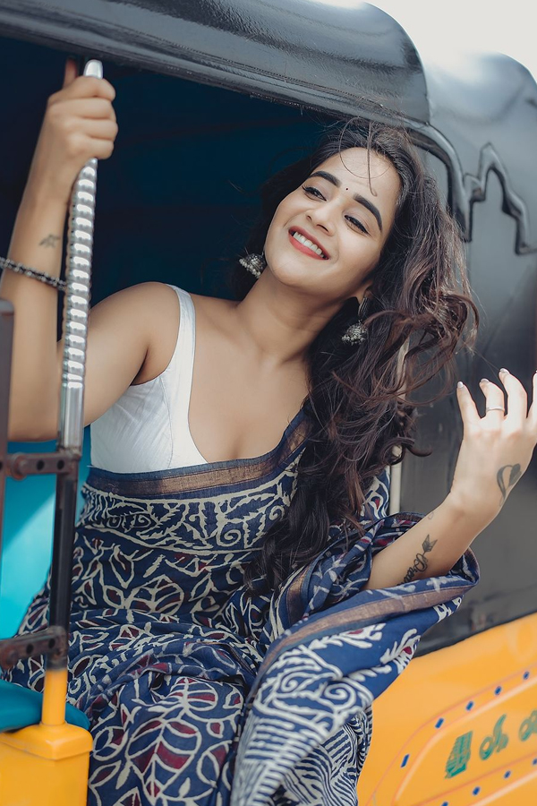 Deepthi-Sunaina-9.jpg 10