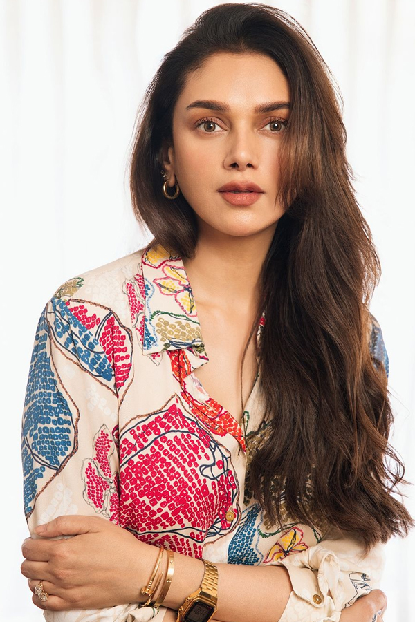 Aditi-Rao-Hydari-2_0.jpg 3