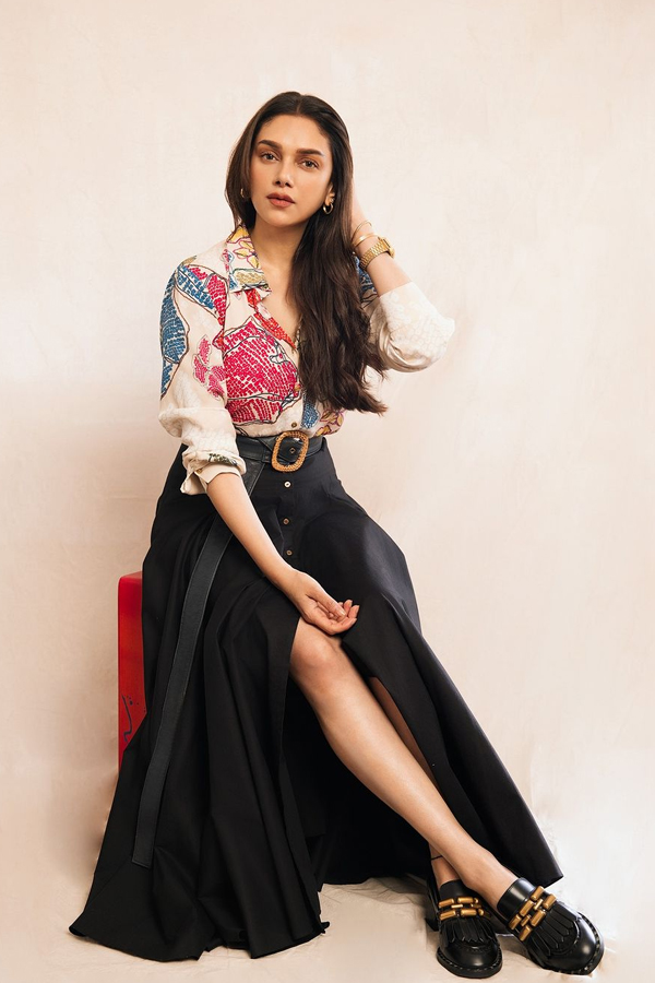 Aditi-Rao-Hydari-5_0.jpg 6