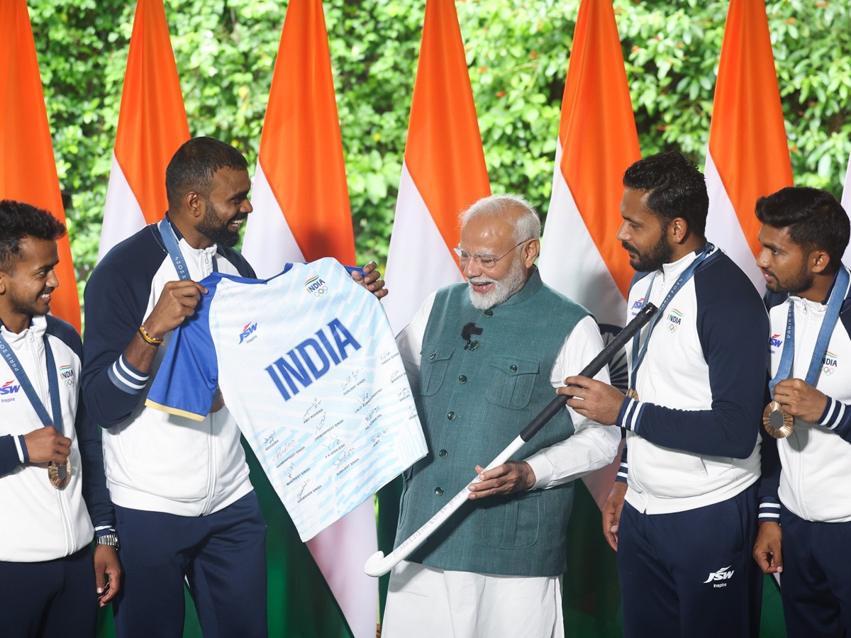 Droupadi-Murmu_Olympic-Players-15_0_0.jpg 18