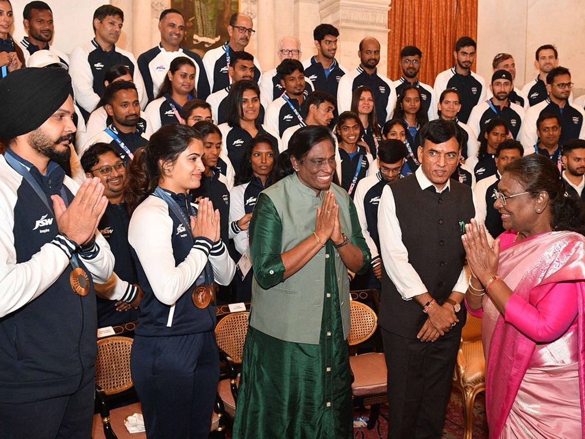 Droupadi-Murmu_Olympic-Players-2_0_0.jpg 5