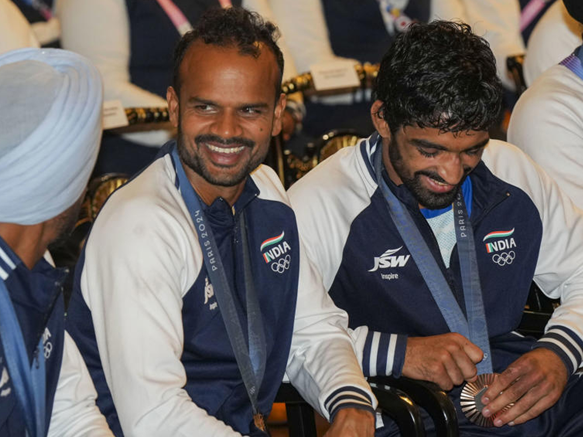 Droupadi-Murmu_Olympic-Players-9_0_0.jpg 12