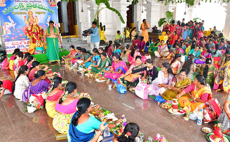 Varalakshmi_20Vratham_20Celebrations_20in_20Telugu_20States_20Photos_20_2822_29.jpg 23