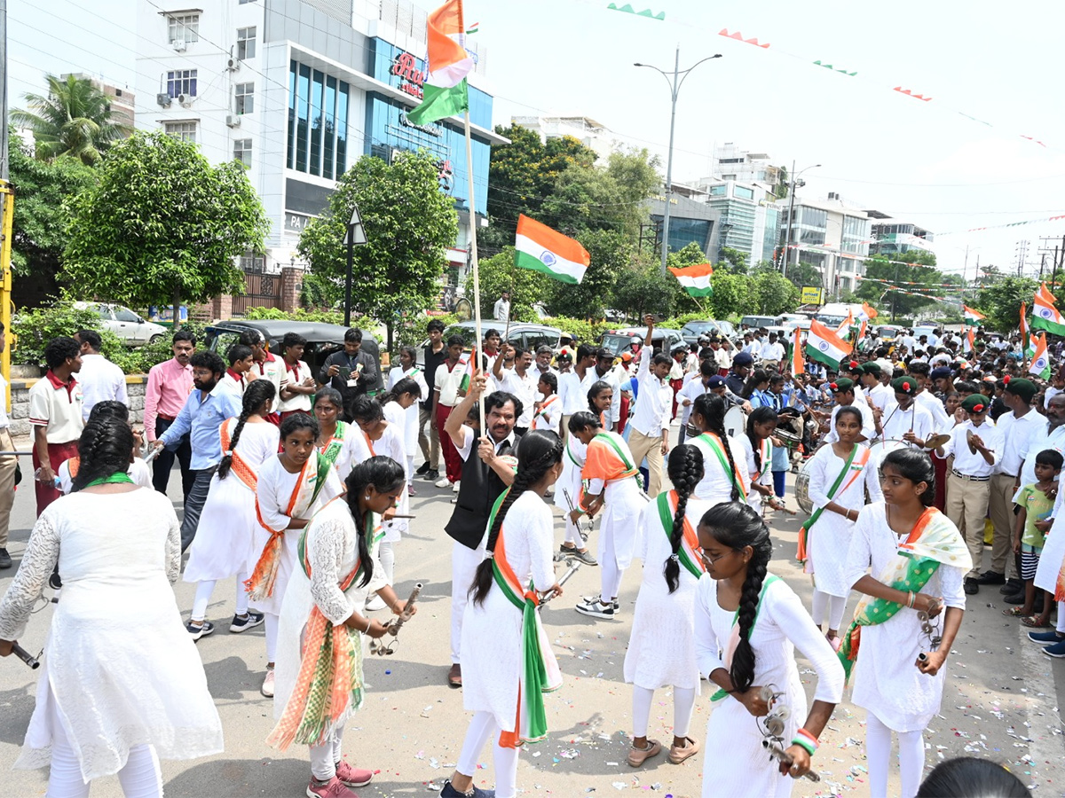 independence_20day_202024_20celebration_20at_20Khairatabad_40.jpg 9