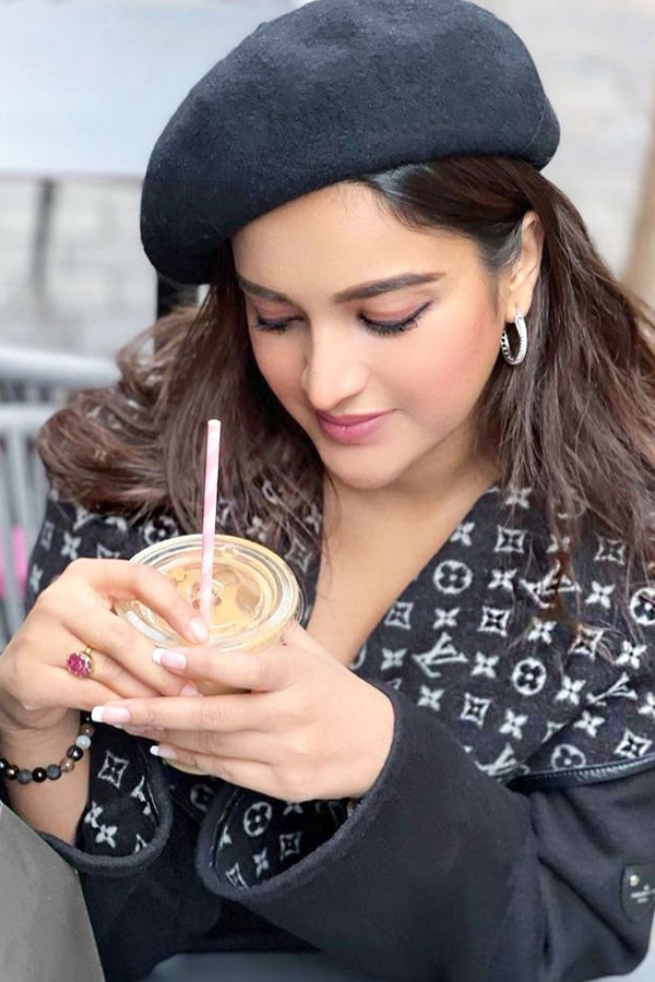 Nidhhi-Agerwal-18.jpg 19