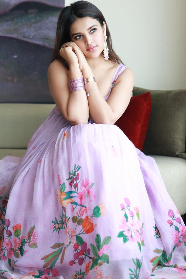Nidhhi-Agerwal-20.jpg 21